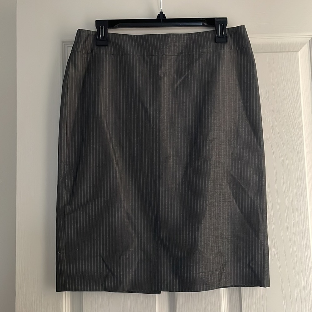 Armani Collezioni Gray w/ White Pinstripe Skirt Sz 6